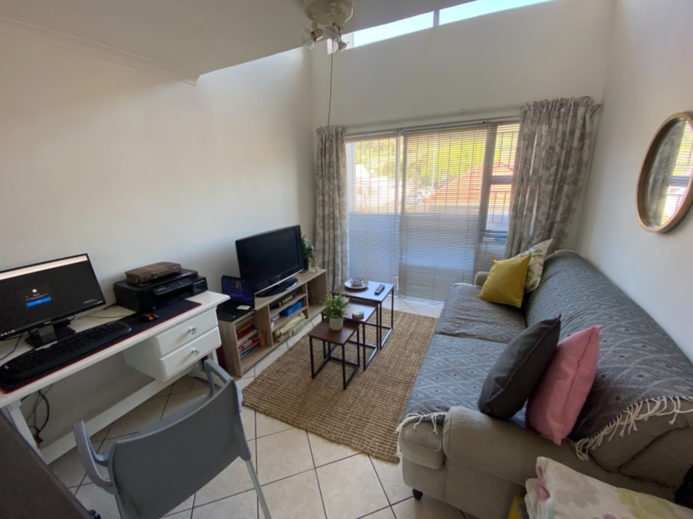 Loft let in Paarl - TKL1545036 Loft let in Paarl - TKL1545036