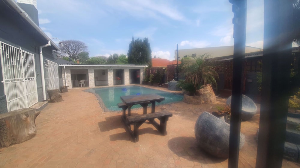House for sale in Brakpan Central - 1BJ1577365