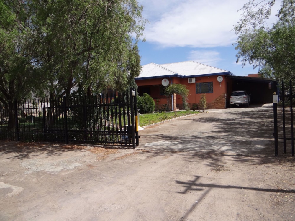 House for sale in Beaufort West - 1KK1717626