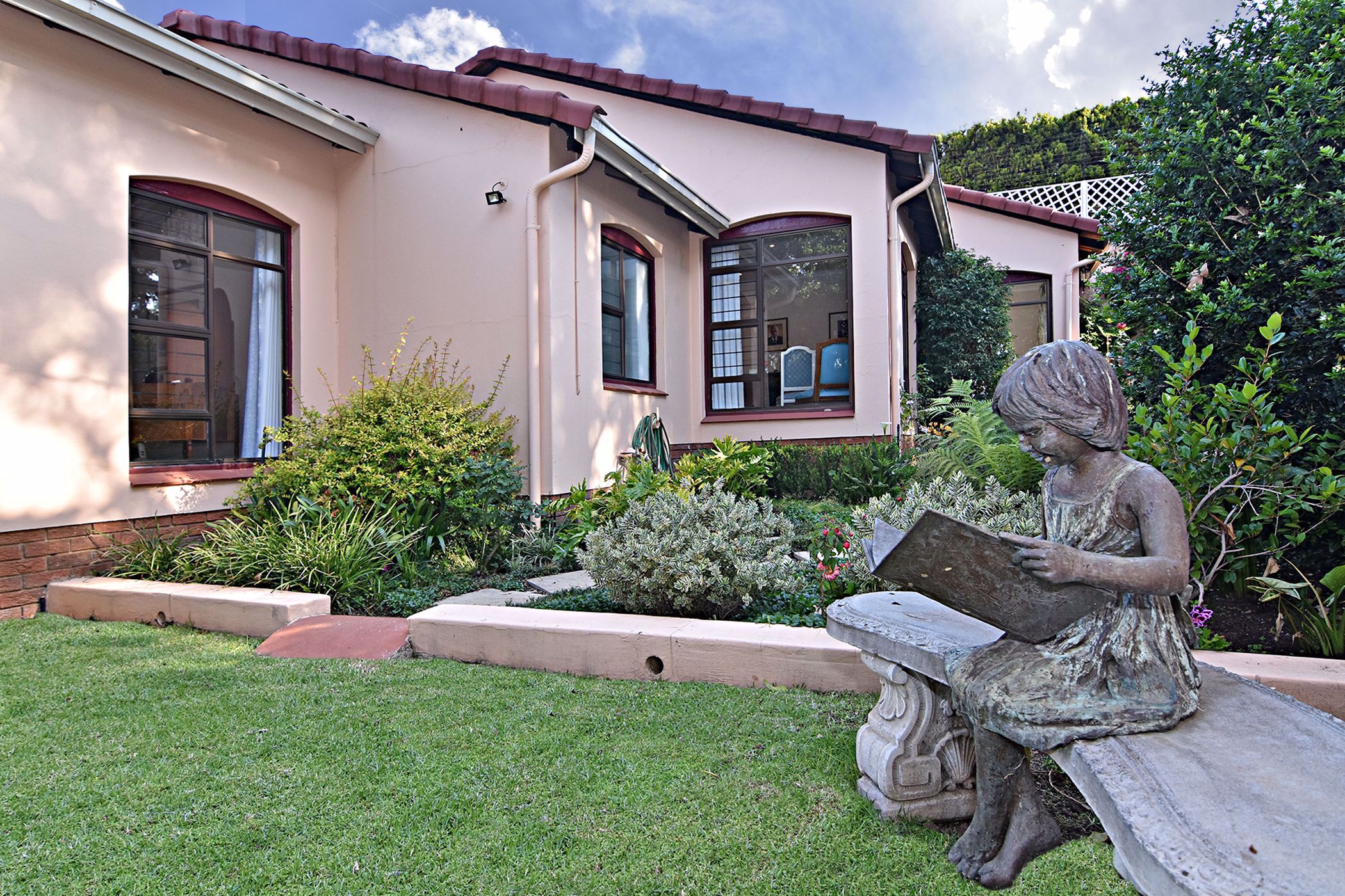 Cluster for sale in Hyde Park, Sandton - HP1549575