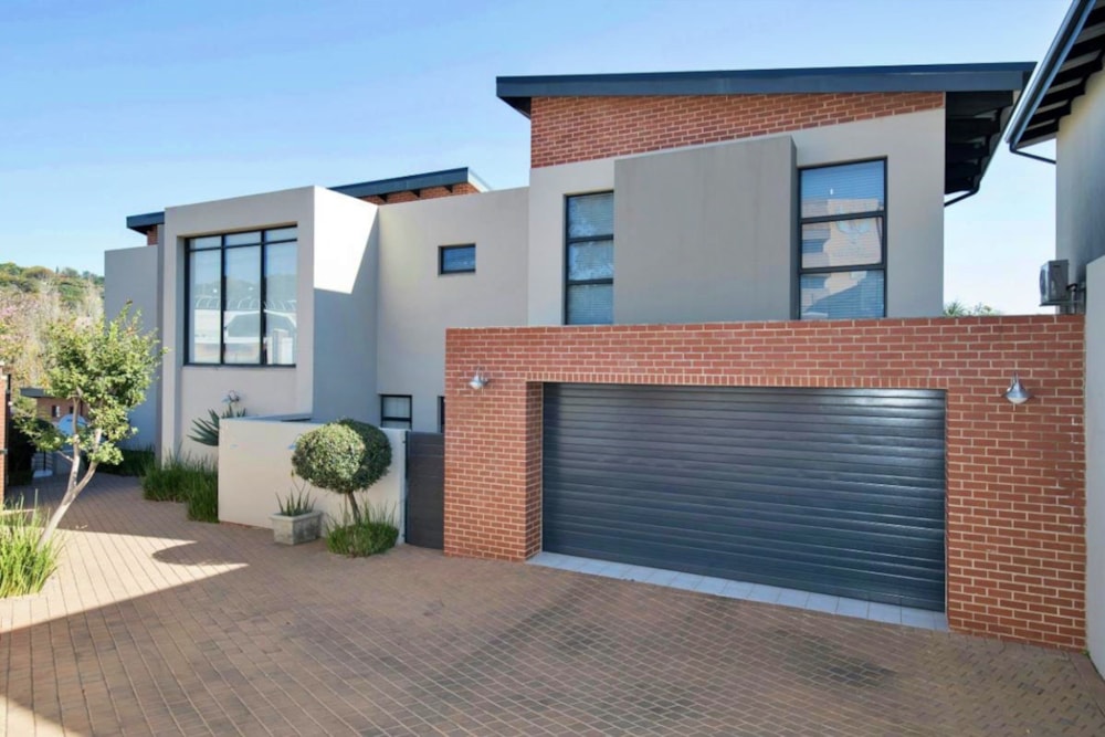 Security complex home for sale in Waterkloof, Pretoria East - PT1543749 Security complex home for sale in Waterkloof, Pretoria East - PT1543749