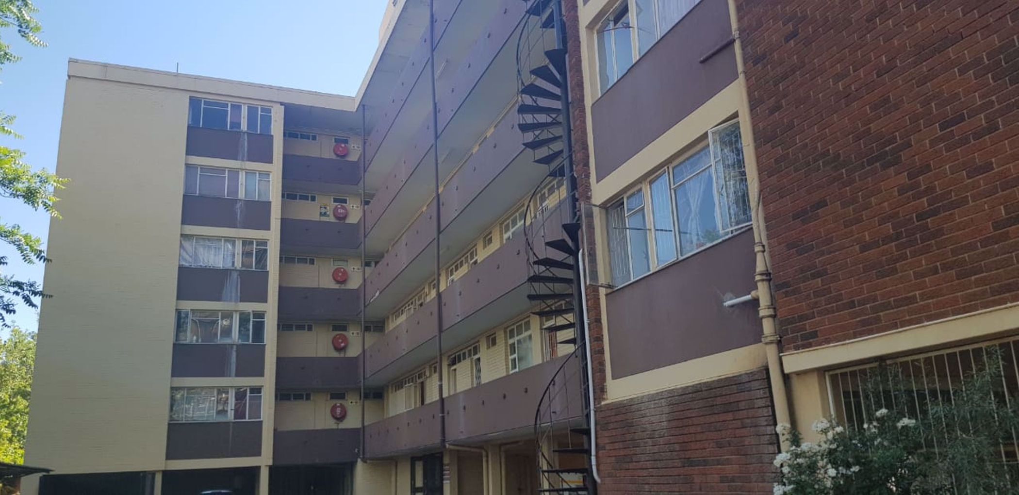 Townhouse for sale in Westdene, Bloemfontein - 1BX1656185