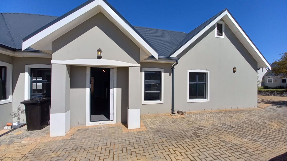 House let in Mount Royal Golf & Country Estate - 1SJ1703498 House let in Mount Royal Golf & Country Estate - 1SJ1703498