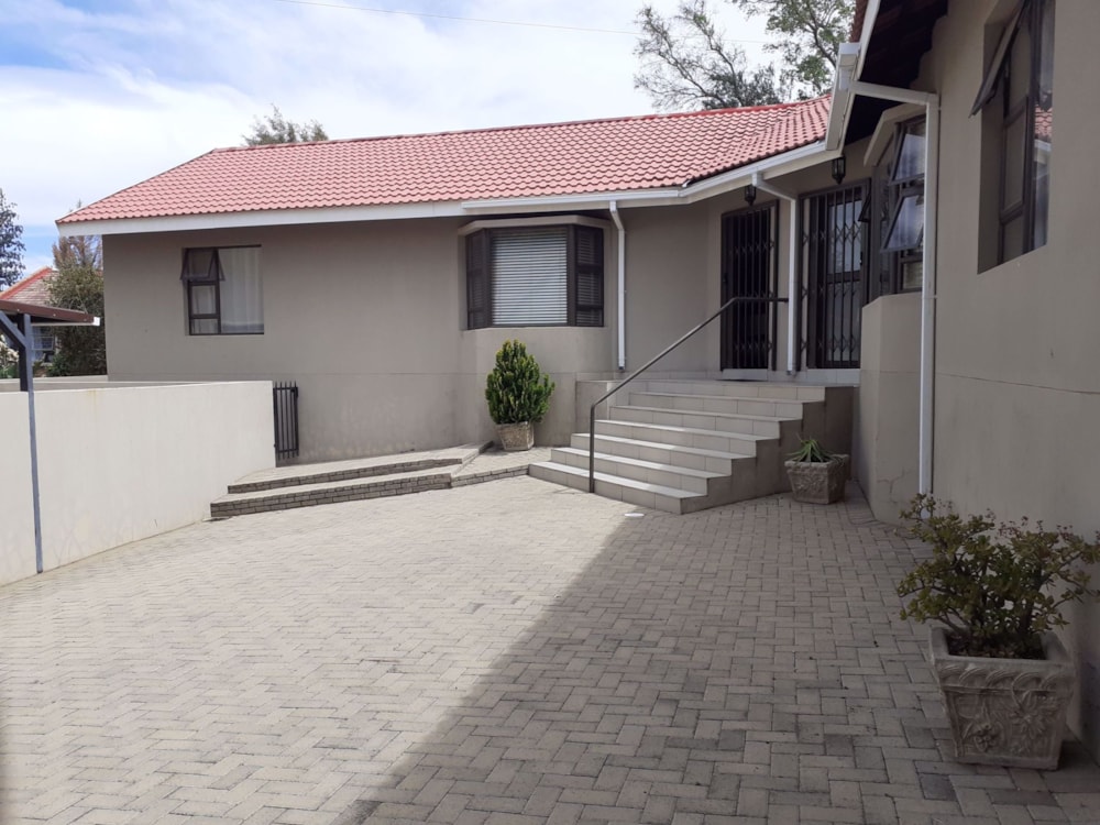 Townhouse let in Heuwelsig, Bloemfontein - 1BX1703118 Townhouse let in Heuwelsig, Bloemfontein - 1BX1703118