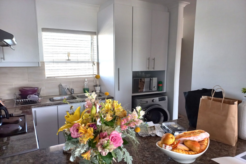 Apartment let in West Beach, Blouberg - 1TV1696641