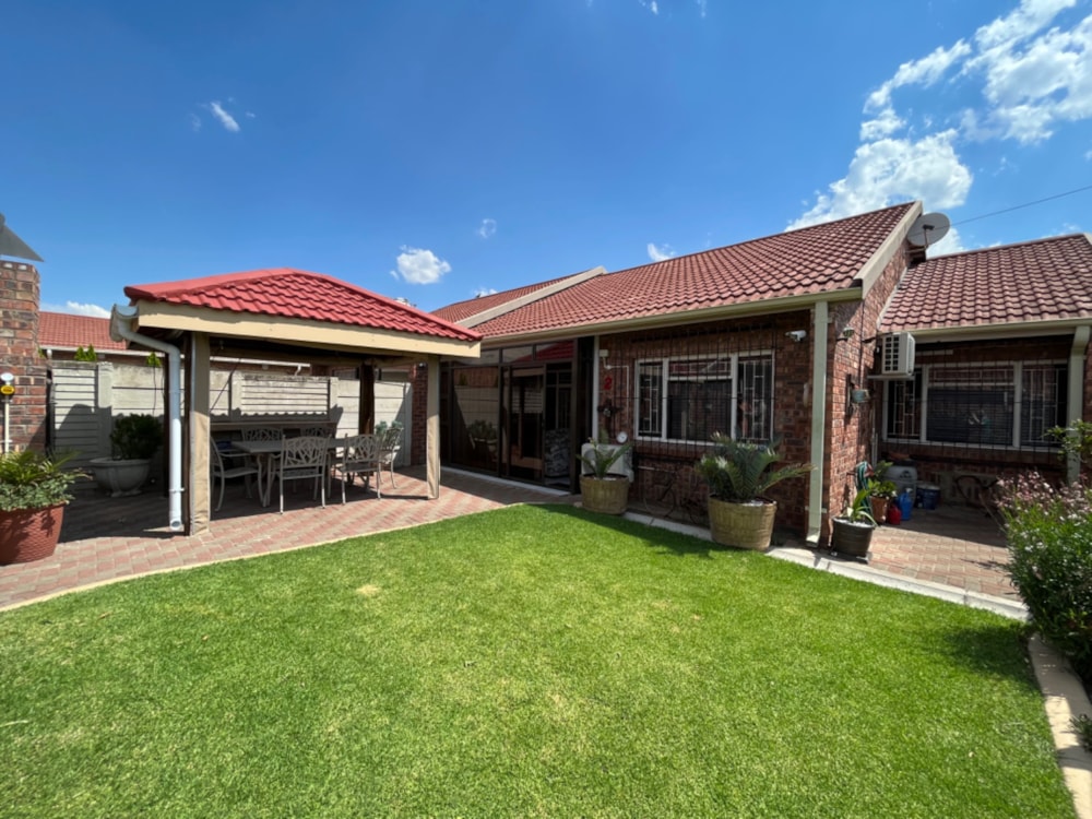 Townhouse for sale in Newcastle - 1NW1552412 Townhouse for sale in Newcastle - 1NW1552412