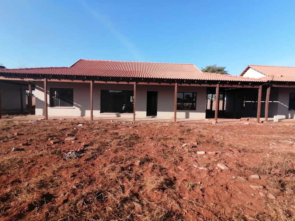 Security complex home for sale in Matola, Mozambique - 3MQ1553679