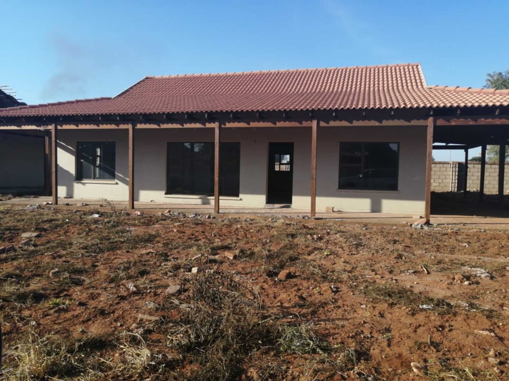 Security complex home for sale in Matola, Mozambique - 3MQ1553679