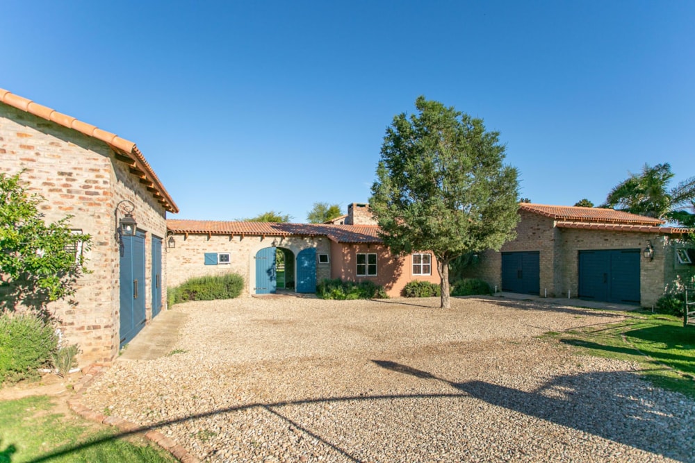 Double-storey house for sale in Wesbank, Oudtshoorn - 1OU1646129 Double-storey house for sale in Wesbank, Oudtshoorn - 1OU1646129