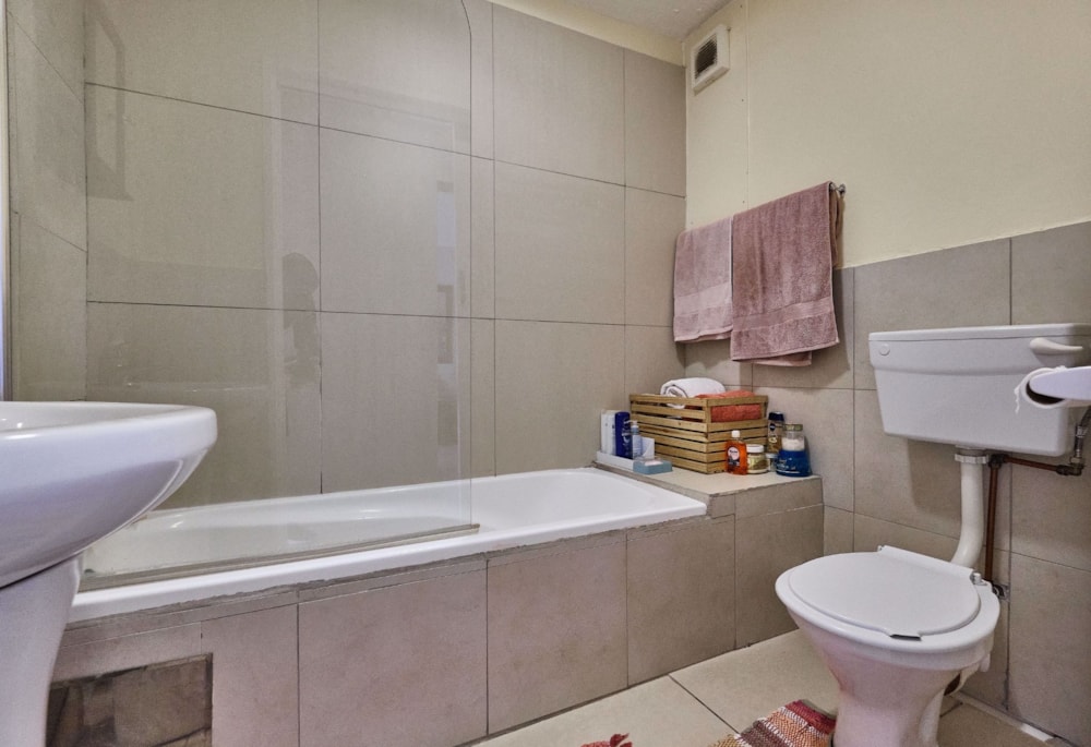 Apartment for sale in Amanzimtoti - 1WB1720383 Apartment for sale in Amanzimtoti - 1WB1720383