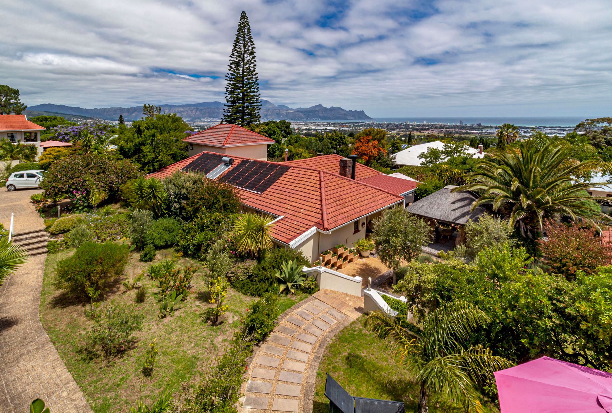 Guesthouse sold in Somerset West - PGLAG1555367
