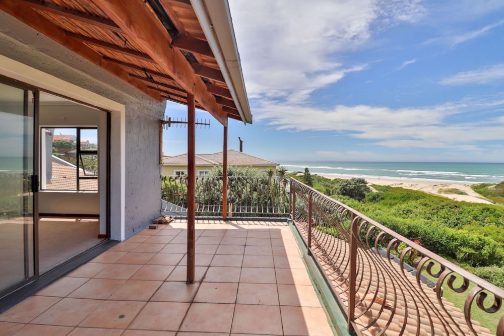 House for sale in Paradise Beach, Jeffreys Bay - 1JF1554810