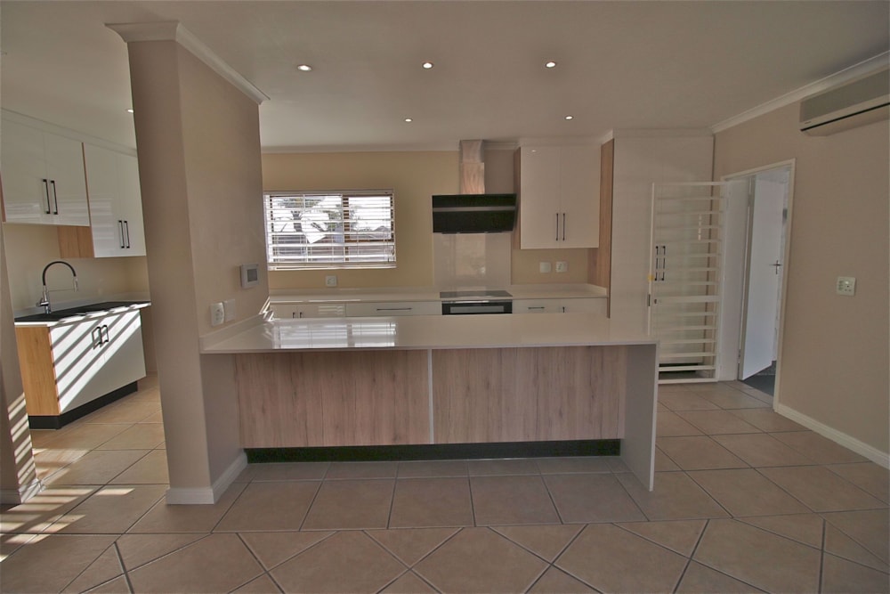 House let in Plattekloof - 1PLA1699890 House let in Plattekloof - 1PLA1699890