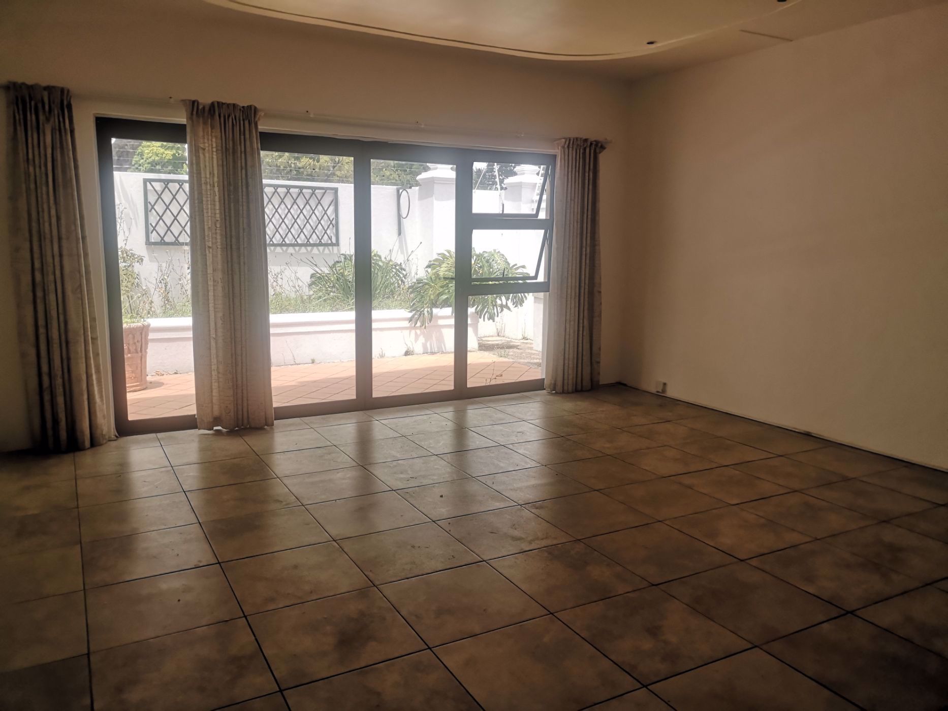 Townhouse let in Kenilworth, Cape Town - RBL1681704
