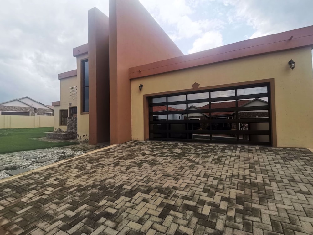 Security complex home for sale in Lydenburg (Mashishing) - 1LY1557335