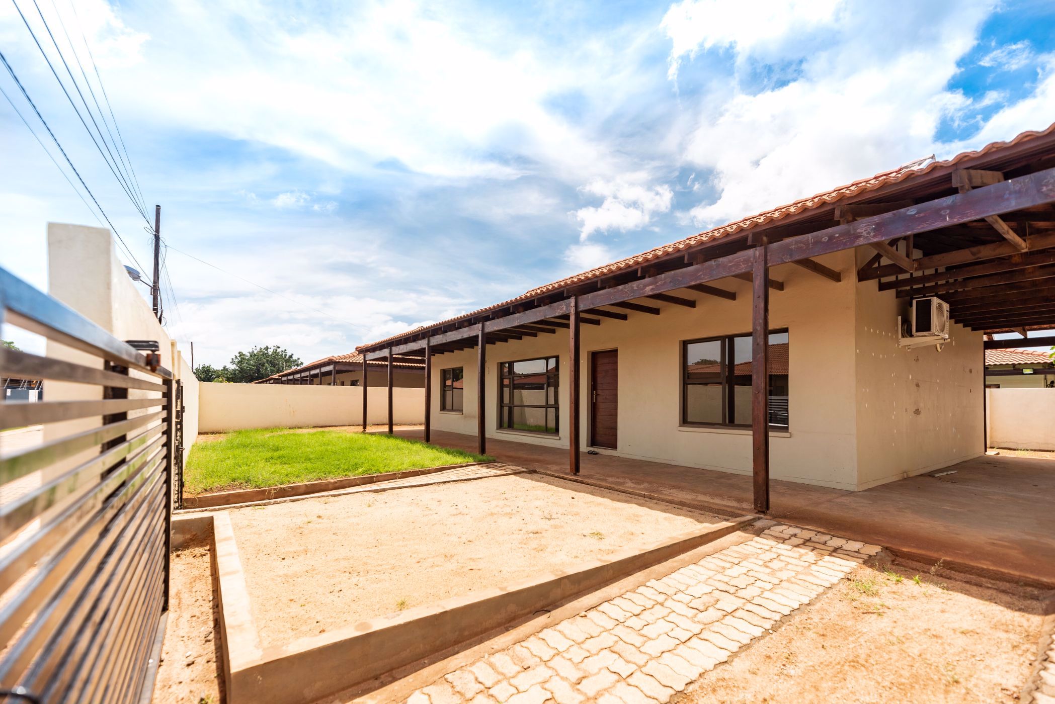 Security complex home to rent in Matola, Mozambique - 3MQ1635535