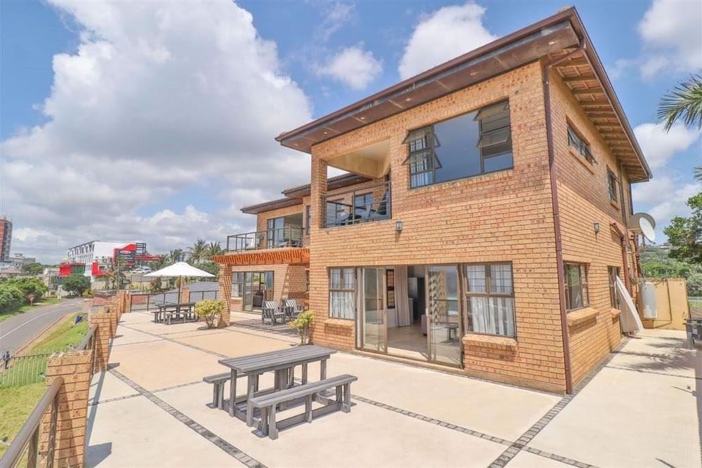 House for sale in Amanzimtoti - 1WB1562463 House for sale in Amanzimtoti - 1WB1562463