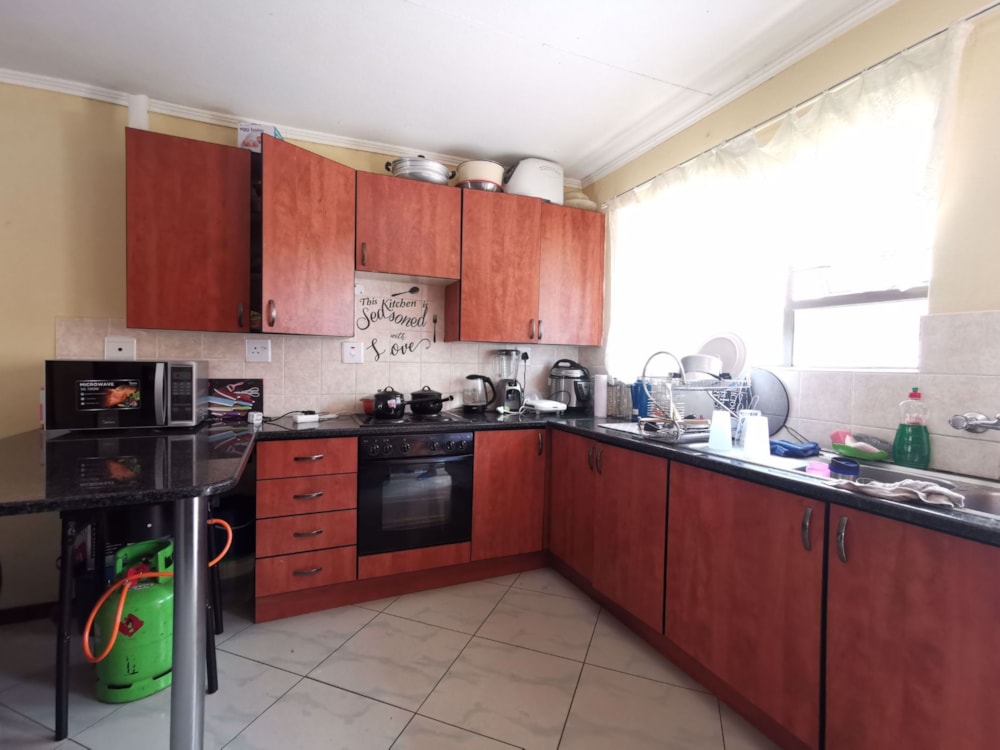 Townhouse for sale in Bendor Park - 1PS1660183 Townhouse for sale in Bendor Park - 1PS1660183