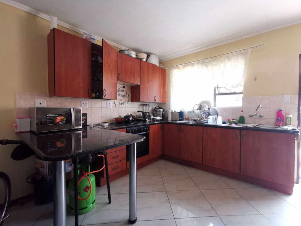 Townhouse for sale in Bendor Park - 1PS1660183 Townhouse for sale in Bendor Park - 1PS1660183