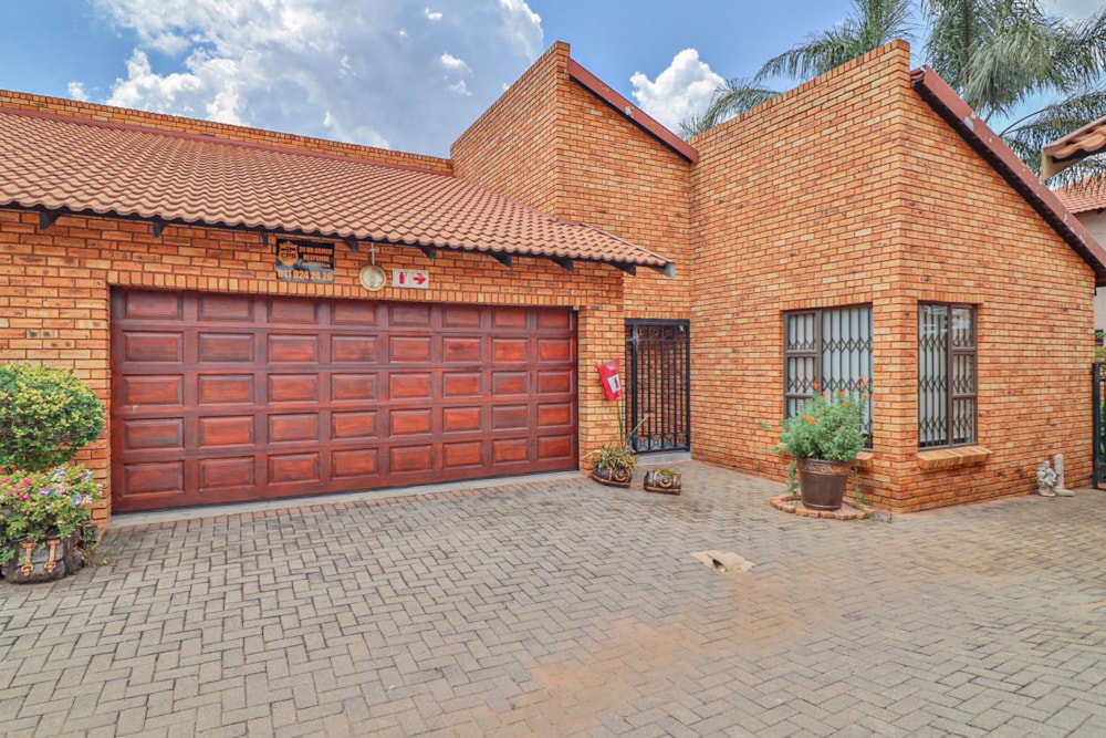 Townhouse sold in New Redruth - 1AB1626561 Townhouse sold in New Redruth - 1AB1626561