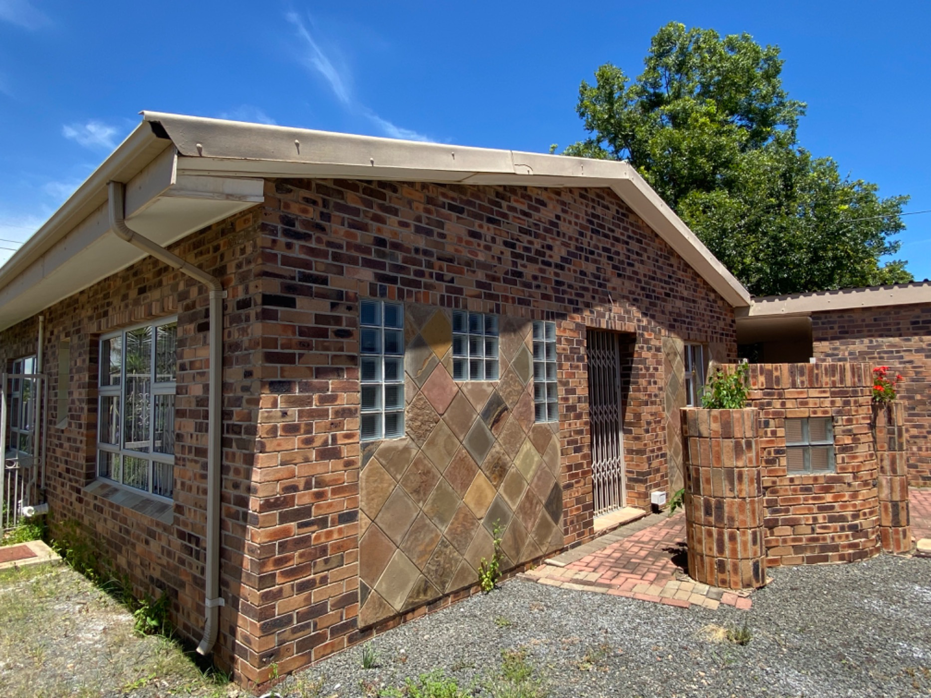 Garden apartment let in Pioneer Park - 1NW1665449