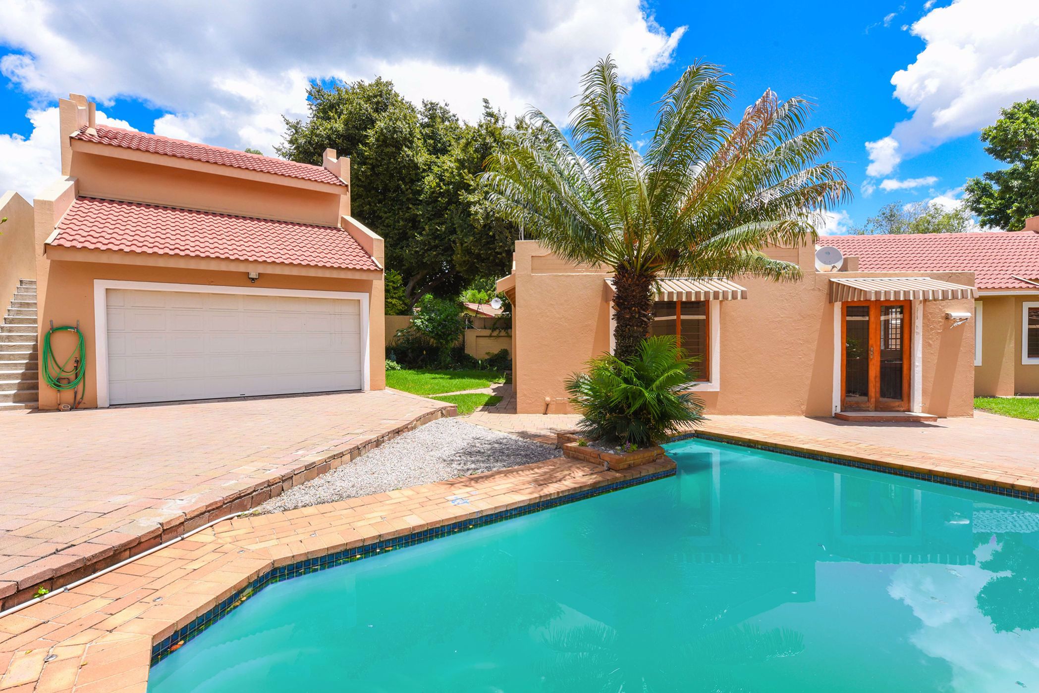 Townhouse let in Douglasdale - FYL1701874