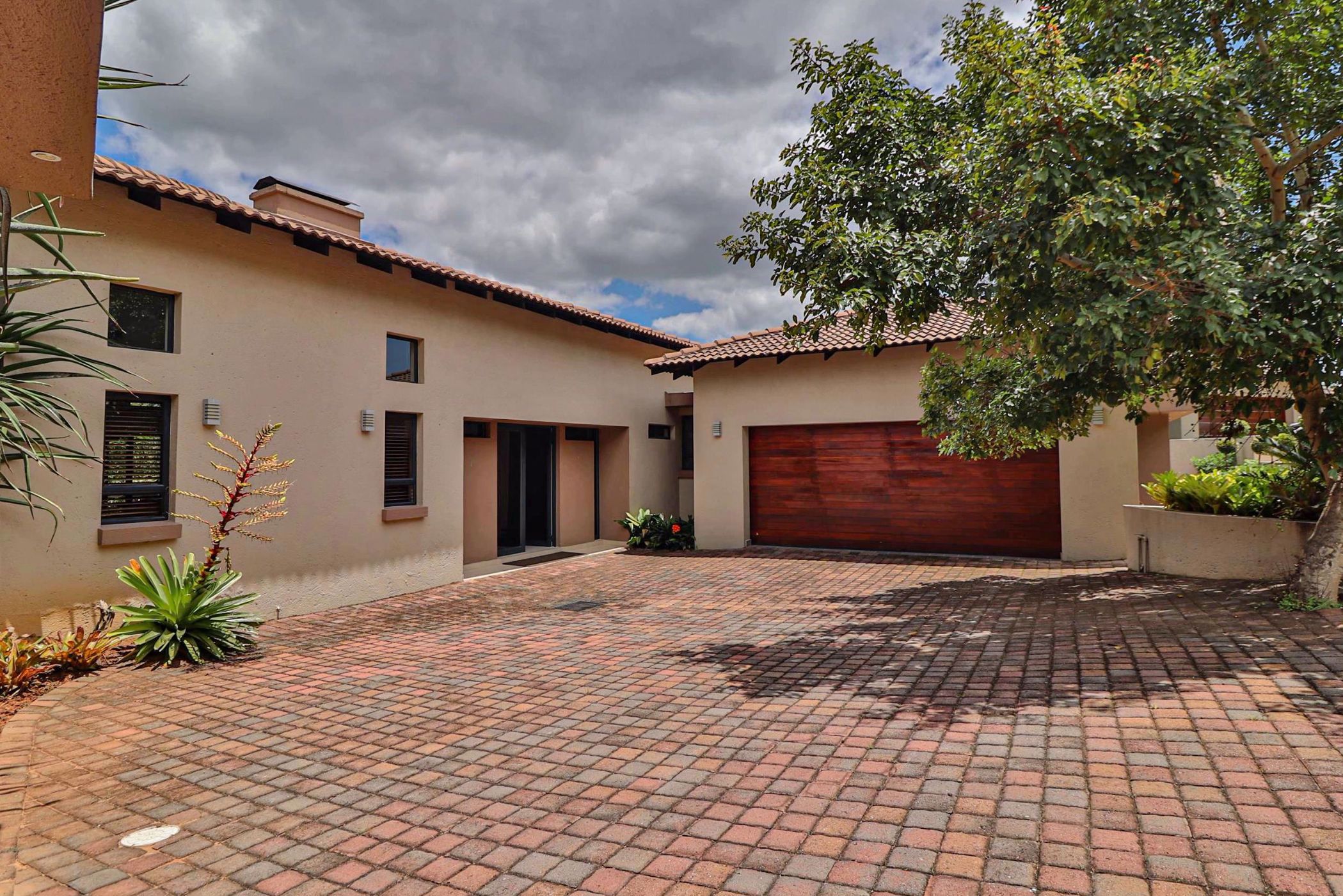 House for sale in Mbombela Ext 22 (Nelspruit Ext 22) - 1NS1697781