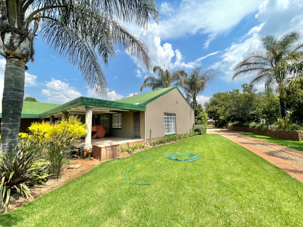 Smallholding for sale in Rietfontein AH, Pretoria East - PT1676540