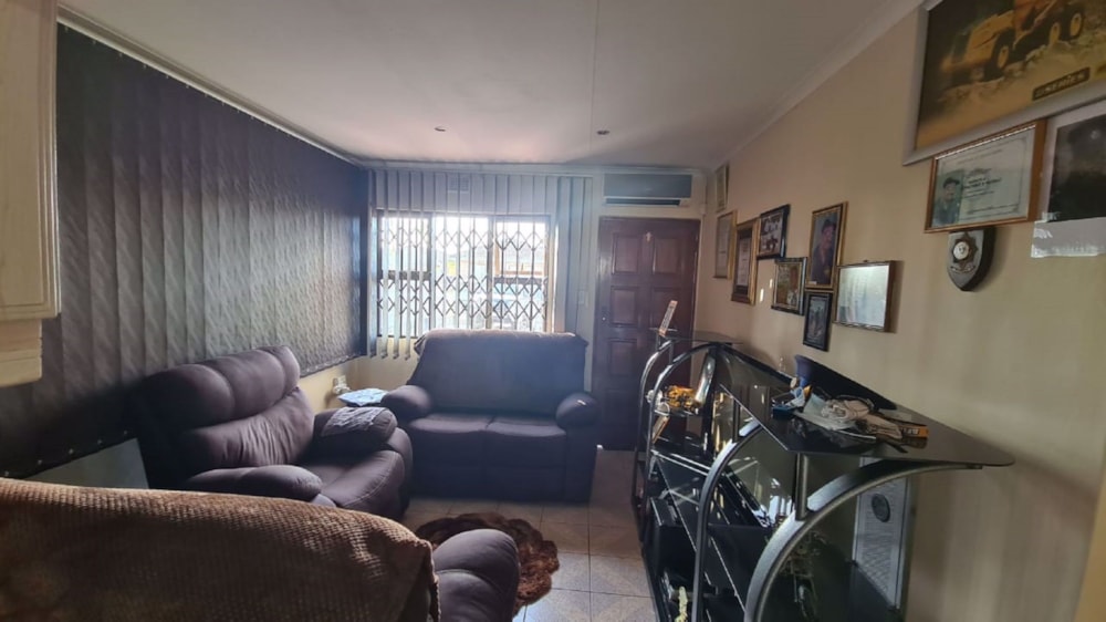 House for sale in Brackenham - 1RY1560849