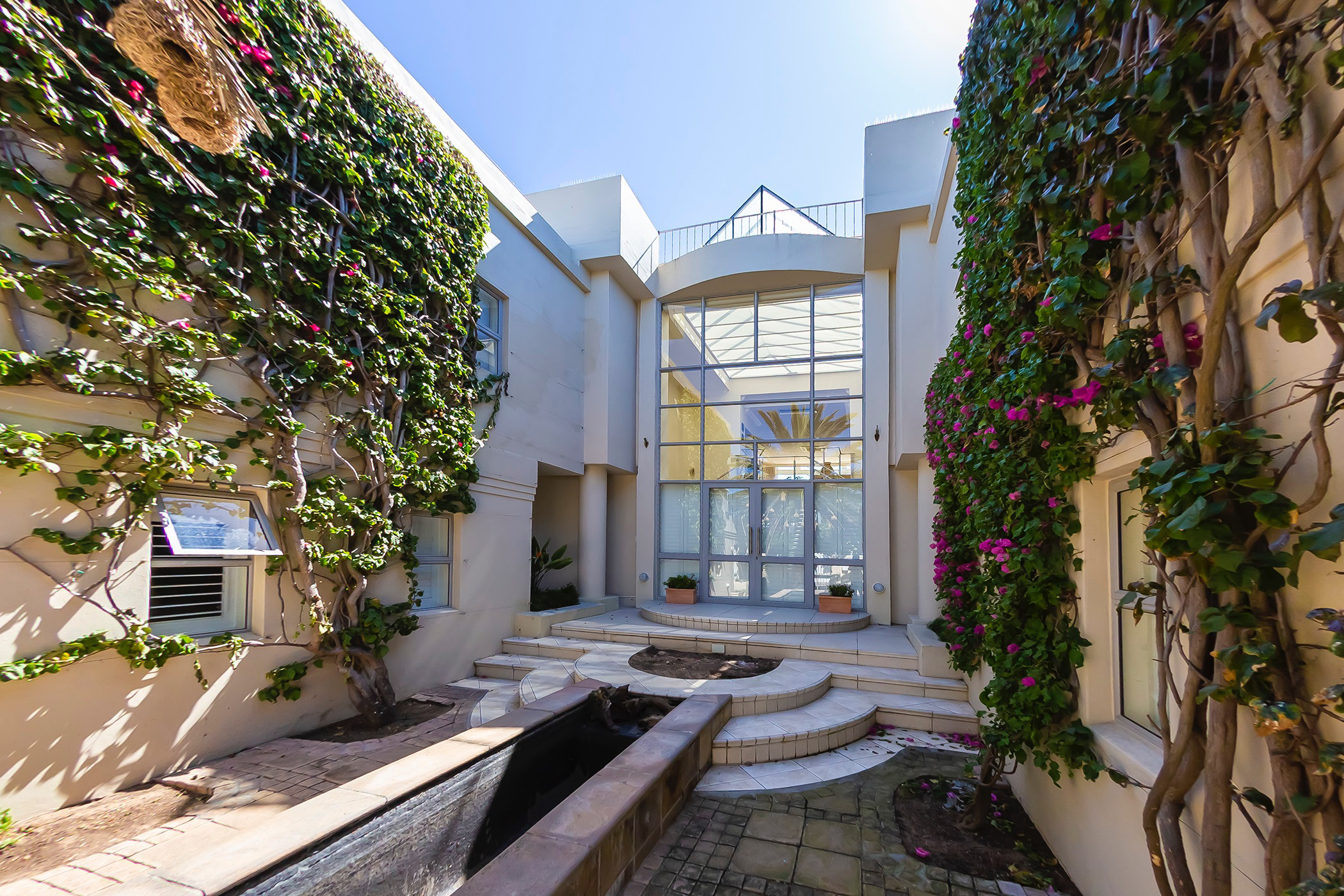 Double-storey house sold in Sunset Beach, Cape Town - 1TV1677879