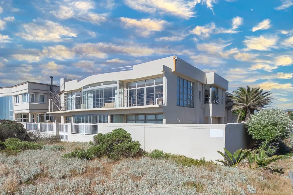Double-storey house sold in Sunset Beach, Cape Town - 1TV1677879 Double-storey house sold in Sunset Beach, Cape Town - 1TV1677879