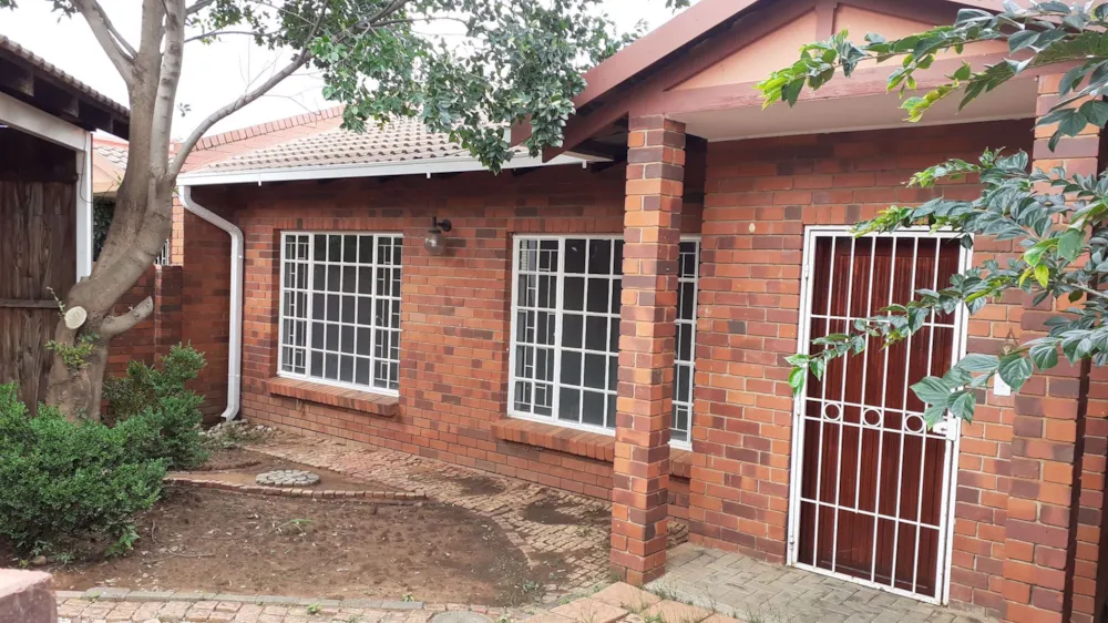 Townhouse for sale in Langenhovenpark - 1BX1718592 Townhouse for sale in Langenhovenpark - 1BX1718592