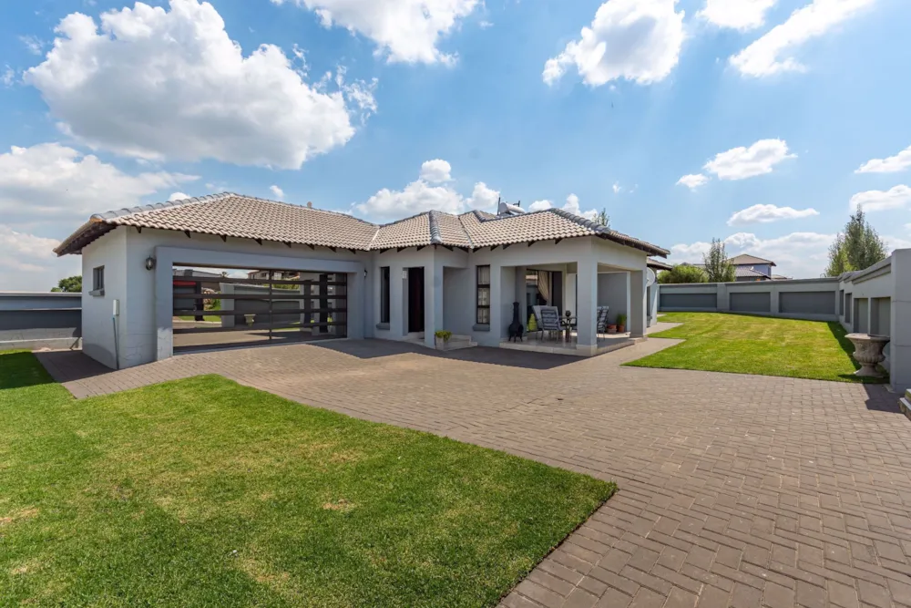 House for sale in Helderwyk Estate - 1BJ1738437 House for sale in Helderwyk Estate - 1BJ1738437