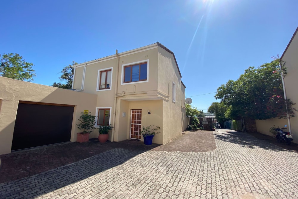 Apartment to rent in Grahamstown Central (Makhanda Central)  - 1GC1744585