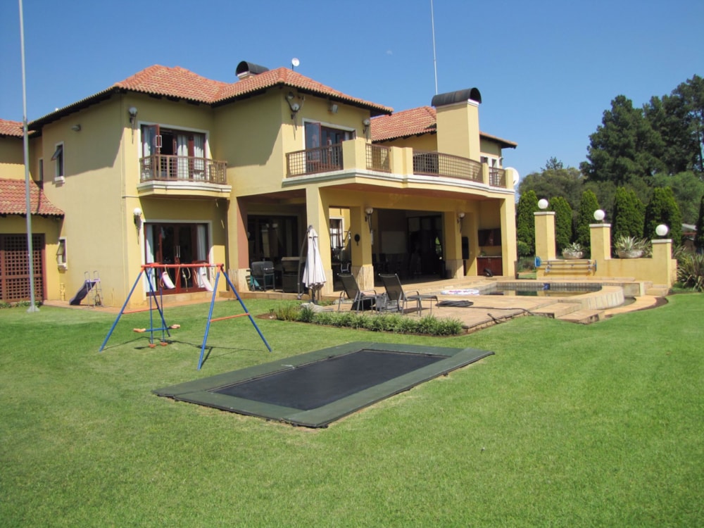 Double-storey house for sale in Bronkhorstspruit - PRN1565383 Double-storey house for sale in Bronkhorstspruit - PRN1565383