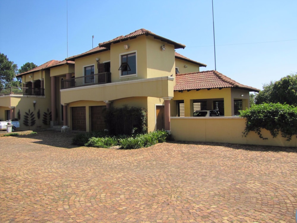 Double-storey house for sale in Bronkhorstspruit - PRN1565383 Double-storey house for sale in Bronkhorstspruit - PRN1565383