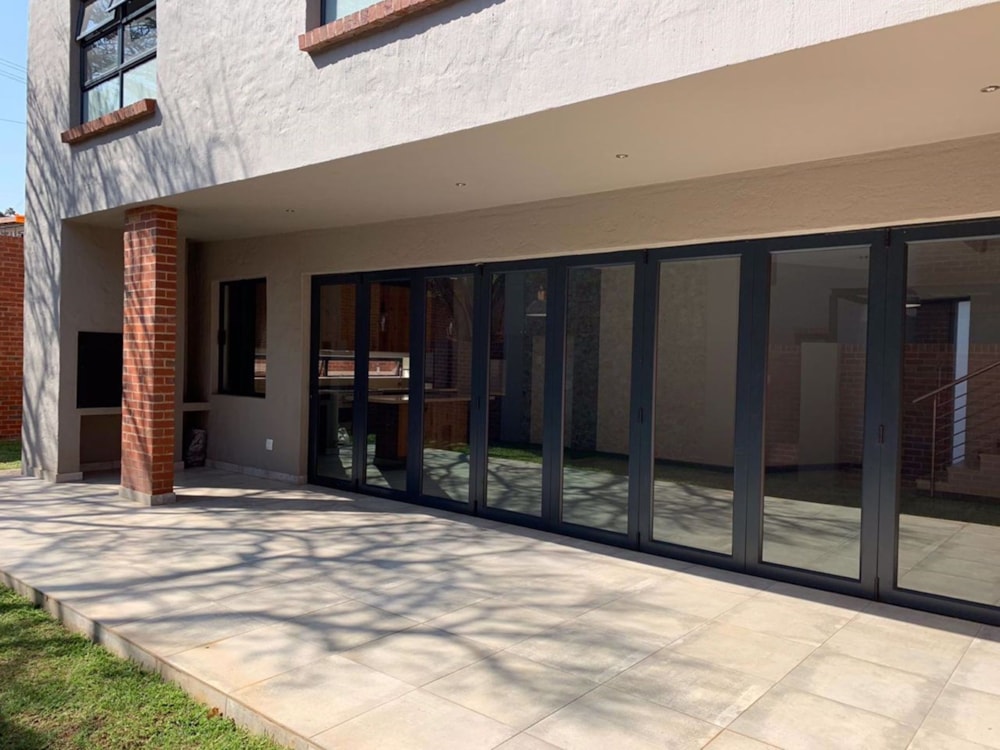 Security complex home to rent in Waterkloof Ridge - PTL1726751