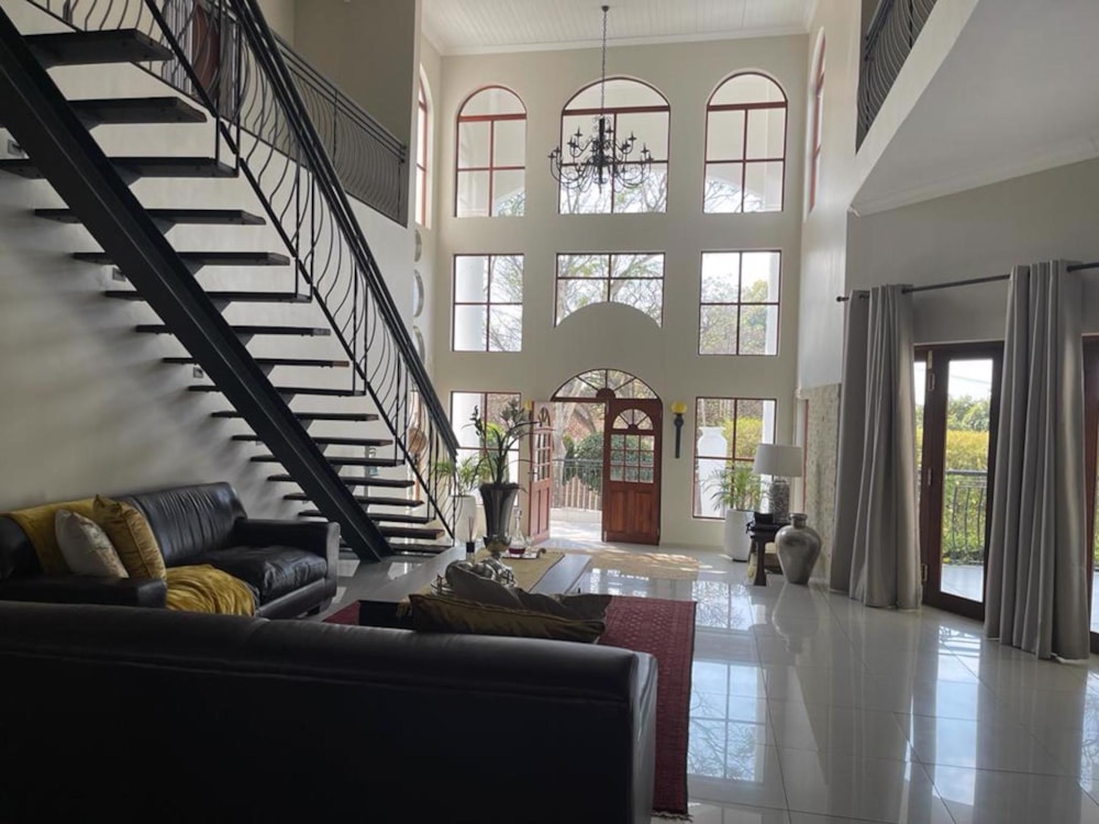 Guesthouse for sale in Groenkloof - PT1565380