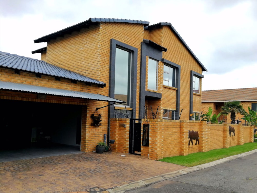 Double-storey house for sale in Sonneveld - 1BJ1564123 Double-storey house for sale in Sonneveld - 1BJ1564123