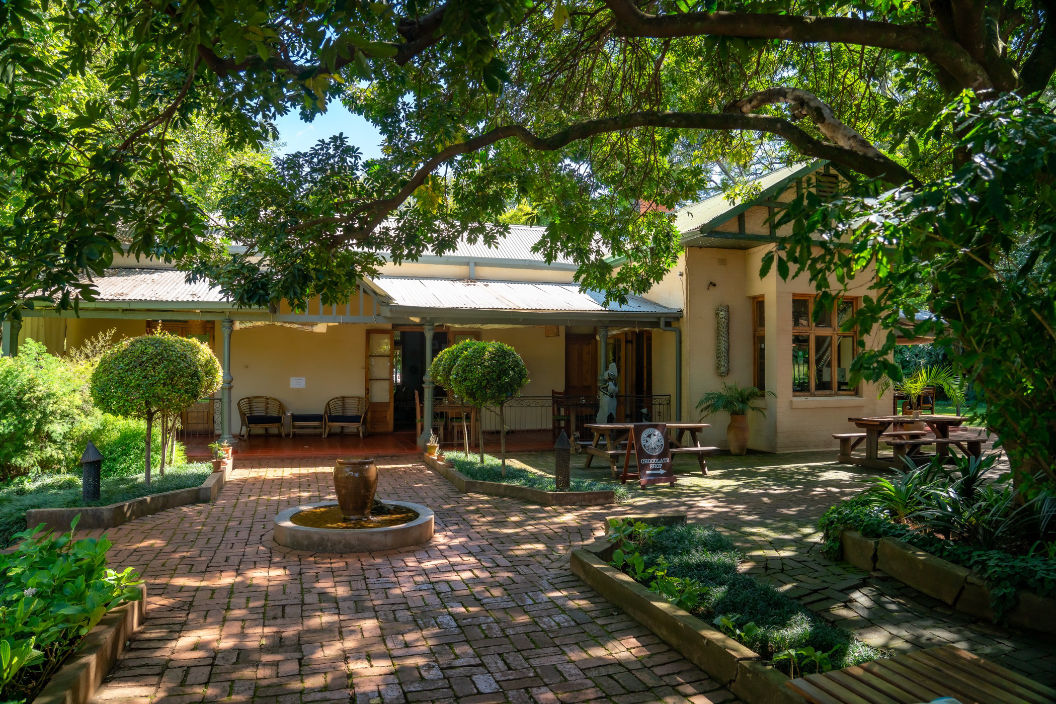 Commercial restaurant for sale in Avondale, Zimbabwe - 3ZB1616976