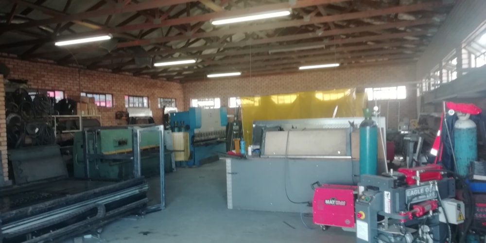 Commercial industrial property for sale in Oos Einde, Rustenburg - 1RU1567781