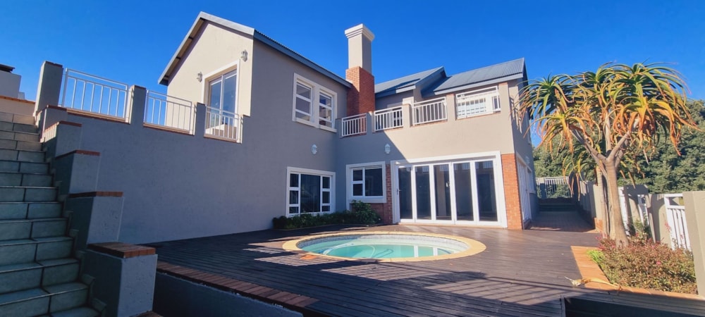 Double-storey house for sale in Heritage Hill Estates - CN1746735