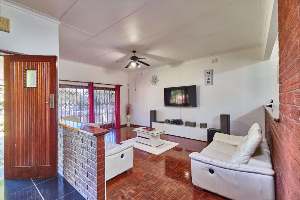 House for sale in Athlone Park - 1WB1696828 House for sale in Athlone Park - 1WB1696828