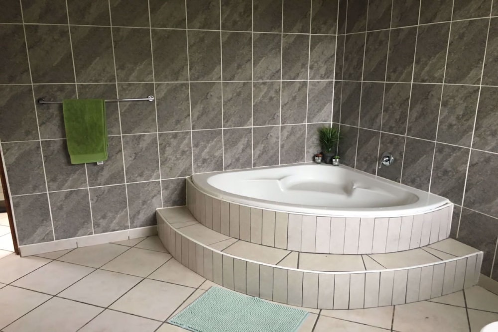 Double-storey house sold in Bazley - 1SI1566493 Double-storey house sold in Bazley - 1SI1566493