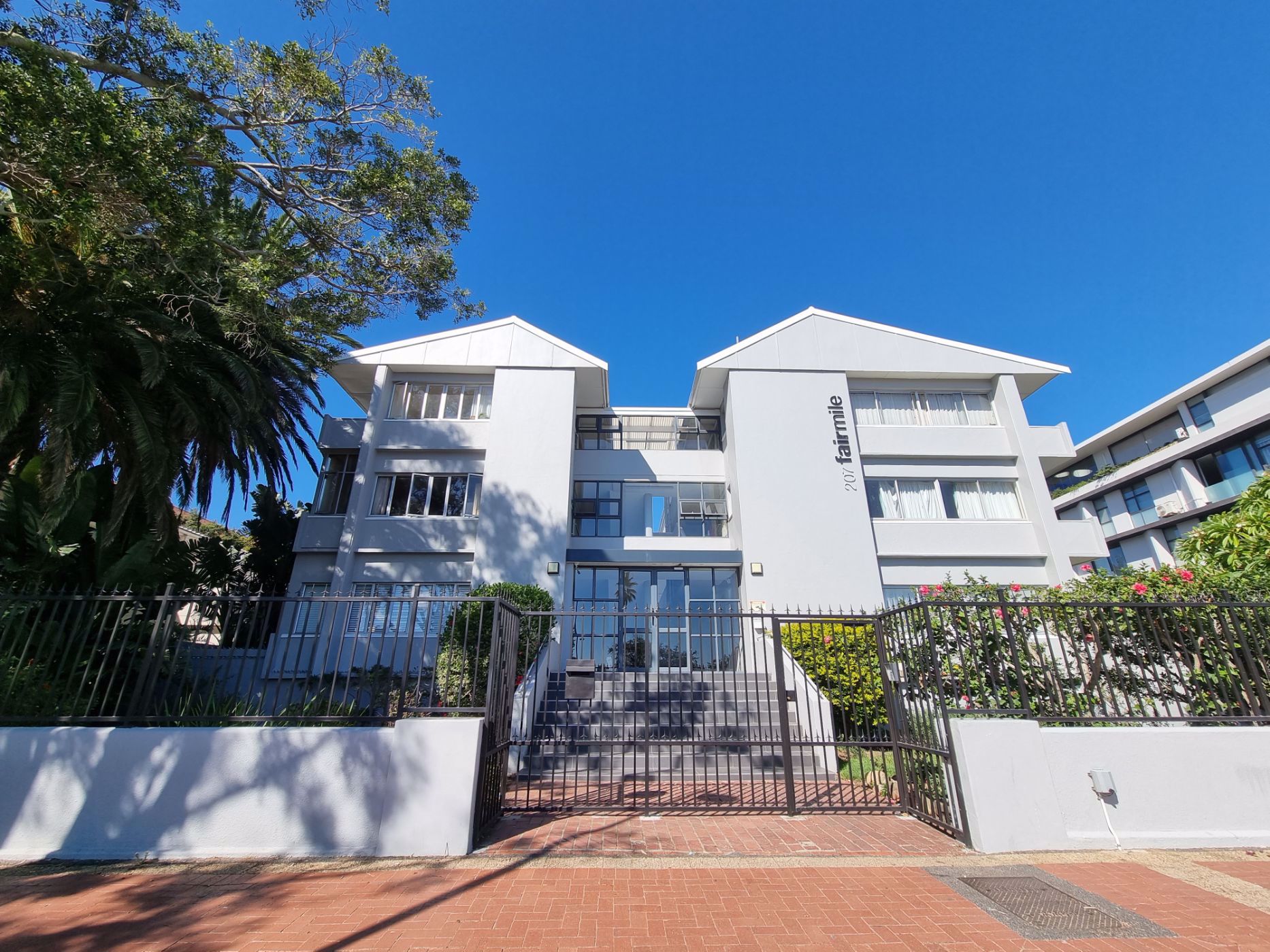 Bachelor apartment let in Three Anchor Bay - ASL1676530