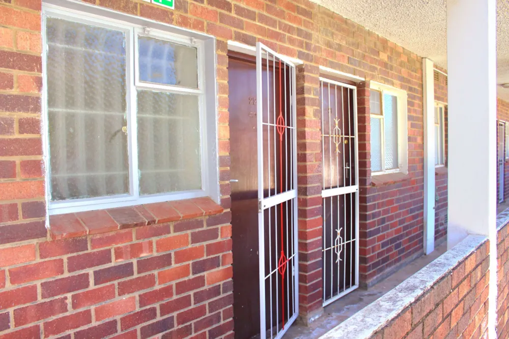 Bachelor apartment for sale in Grahamstown Central (Makhanda Central)  - 1GC1569108