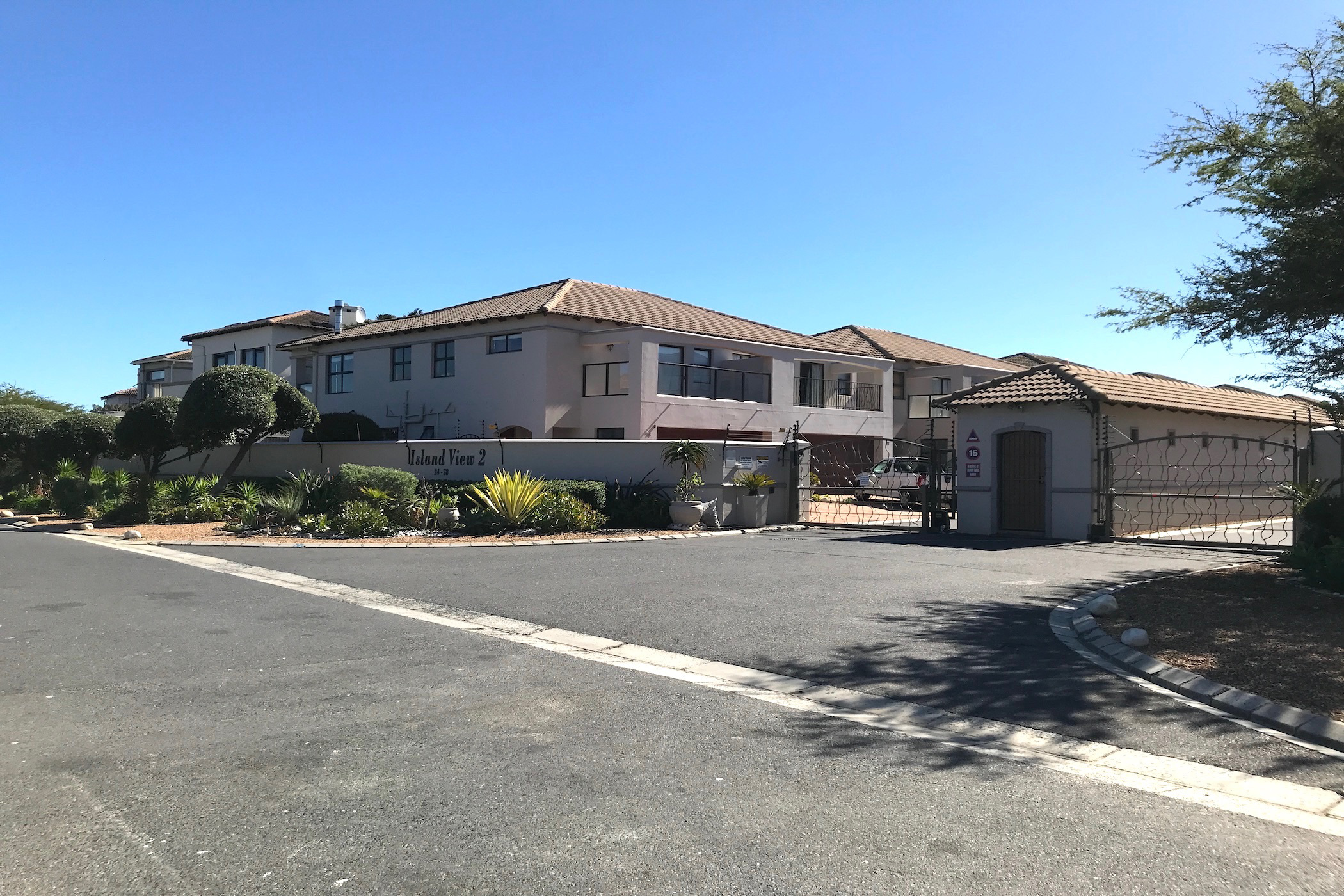 Townhouse to rent in Big Bay - 1TV1743205