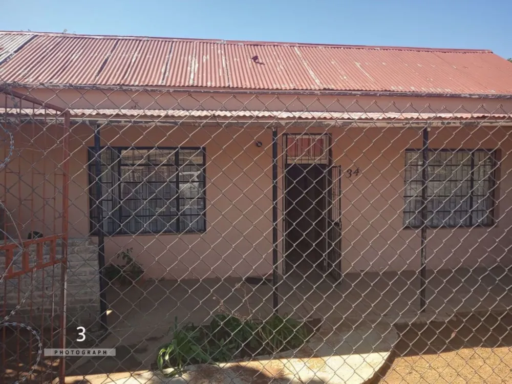 House for sale in Koffiefontein - 1KJ1569340 House for sale in Koffiefontein - 1KJ1569340