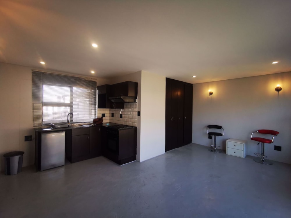 Bachelor apartment to rent in Zonnebloem - CBL1737661