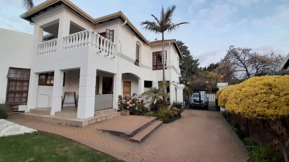 Guesthouse for sale in Waterkloof Ridge - PT1570272 Guesthouse for sale in Waterkloof Ridge - PT1570272